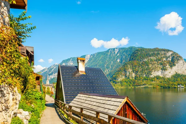 Красивая улица в Hallstatt, Австрия — стоковое фото