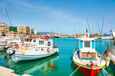Eski liman teknelerle Heraklion, Girit, Yunanistan ile