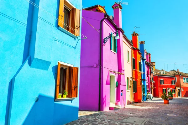 Case colorate nell'isola di burano, venezia, italia — Foto Stock