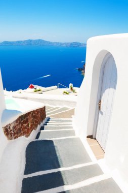 Beyaz mimarisi ve mavi deniz Santorini Island, Yunanistan.