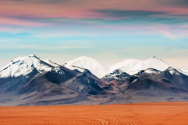 Ηφαίστεια στην έρημο στο οροπέδιο Αλτίπλάνο, Βολιβία. — Φωτογραφία Αρχείου