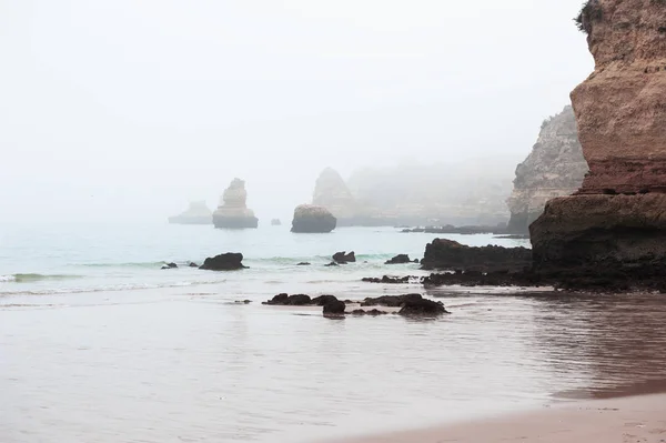 葡萄牙阿尔加维大西洋沿岸的岩石 — 图库照片