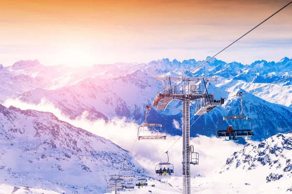 Skidanläggning i vinteralperna. Val Thorens, 3 dalar, Frankrike. — Stockfoto