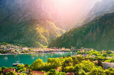 Karadağ 'ın Kotor kasabasının panoramik manzarası 
