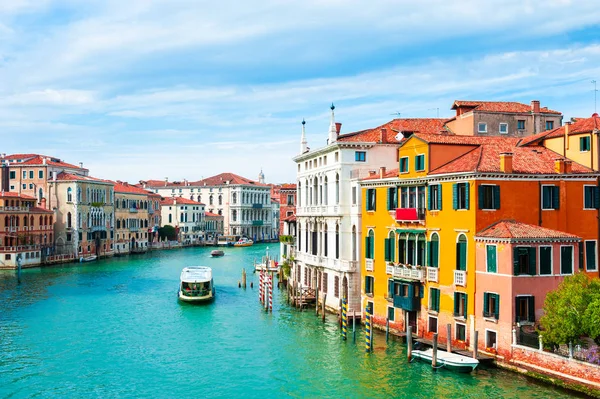 Gran canal en Venecia, Italia. — Foto de Stock