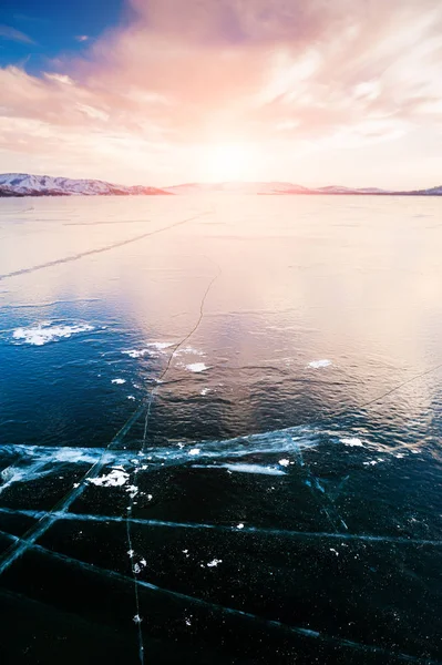 Ice on the frozen lake at sunset. — Stock Photo, Image