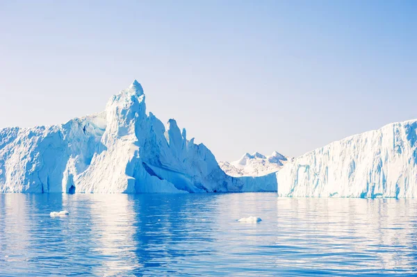Grandi iceberg nel fiordo ghiacciato di Ilulissat, Groenlandia — Foto Stock