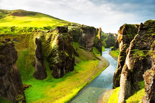 Fjadrargljufur canyon no sul da Islândia . — Fotografia de Stock