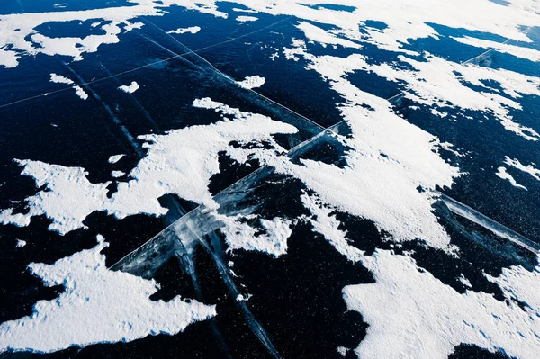凍結湖の氷と雪 冬の自然背景 — ストック写真