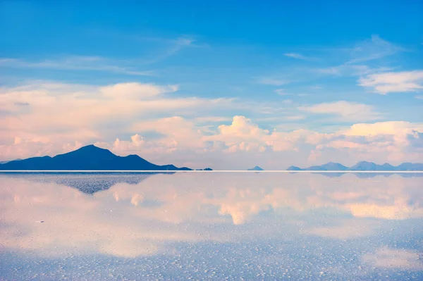 Surface Miroir Sel Salar Uyuni Plat Coucher Soleil Bolivie Amérique — Photo