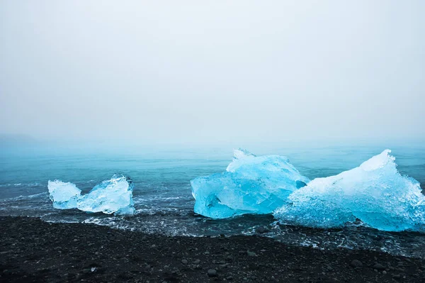 Blå Jokulsarlonisstranden Södra Island Vacker Kust Atlanten Med Svart Vulkanisk — Stockfoto