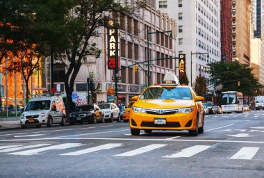 Manhattan'ın Street sarı taksi