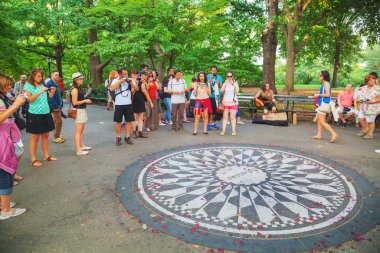 Central Park'ta çilek alanları Anıtı
