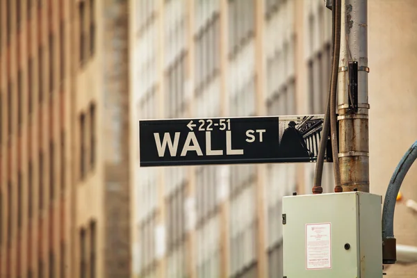 Wall Street bord in New York stad — Stockfoto