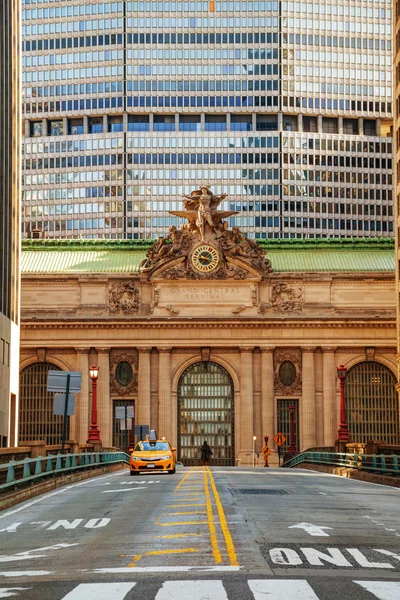 Grand Central Terminal viaduc e entrada antiga — Fotografia de Stock