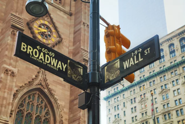 Wall Street e Broadway sinais — Fotografia de Stock