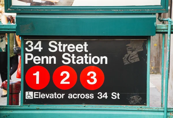 Penn Station und U-Bahn-Schild 34. Straße — Stockfoto