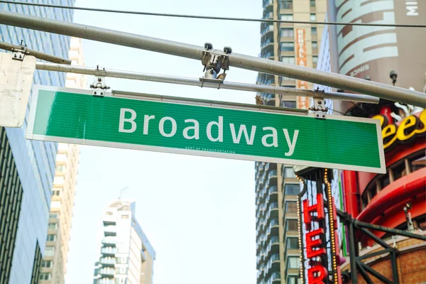 Broadway jel-ban New York City, Amerikai Egyesült Államok — Stock Fotó