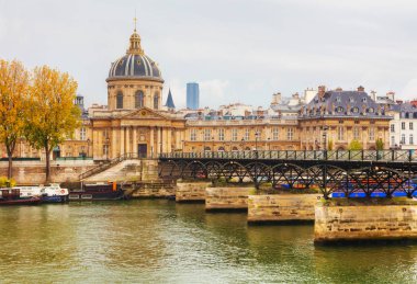 Pont des Arts Institut de France için önde gelen