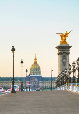 Les Invalides Paris'te bina