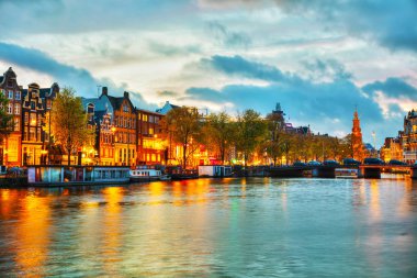 Amsterdam Amstel Nehri Şehir Manzaralı