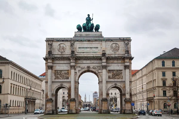 Триумфальная арка ворот Победы ("Зигестор" ) — стоковое фото