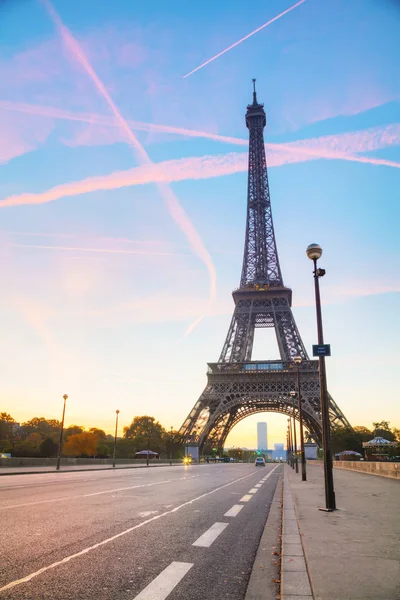 Paysage urbain avec la tour Eiffel — Photo