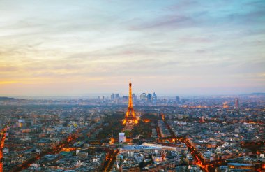 Eyfel Kulesi ile Paris 'in Şehir Manzarası