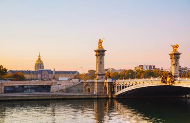Pont Alexandre III (Alexander III Köprüsü) 