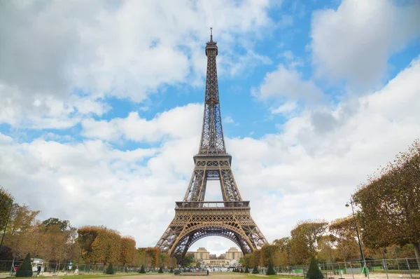 Eyfel Kulesi ile Paris 'in Şehir Manzarası — Stok fotoğraf