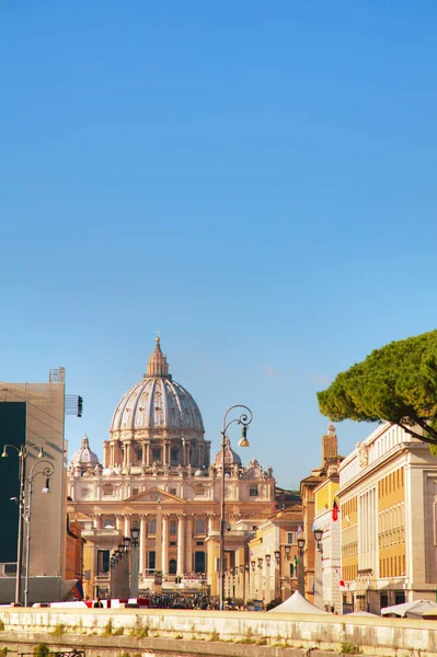 罗马教皇的圣彼得大教堂 — 图库照片