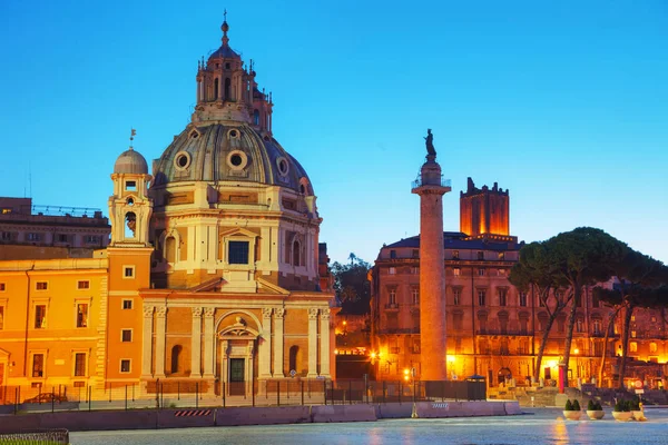 Santa Maria di Loreto church and Colonna Traiana in Rome — Stock Photo, Image