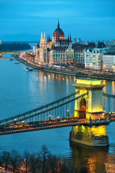 Vue d'ensemble de Budapest au coucher du soleil — Photo