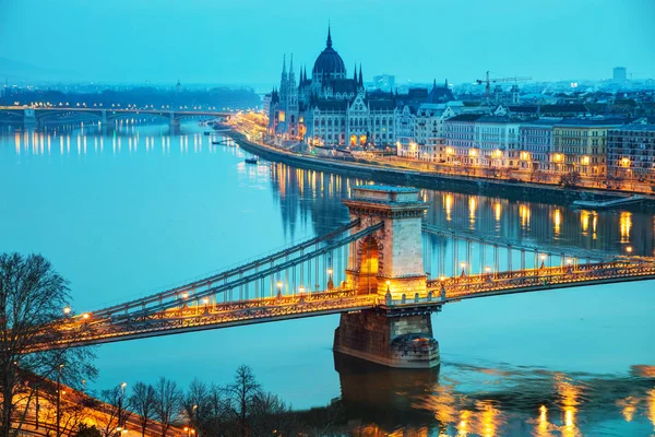 Vue d'ensemble de Budapest au coucher du soleil — Photo