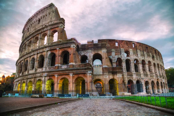 Edifício Coliseu em Roma — Fotografia de Stock