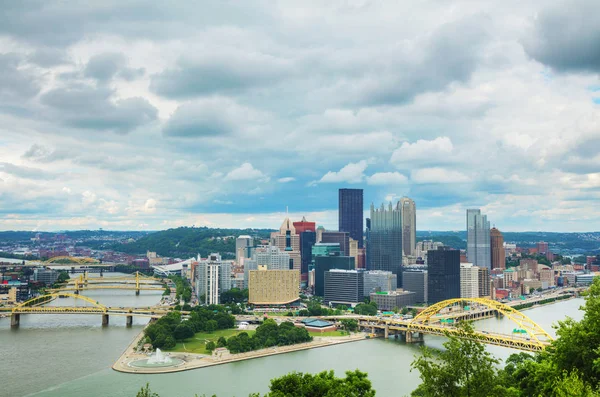 Panoráma města Pittsburgh s řeky Ohio — Stock fotografie