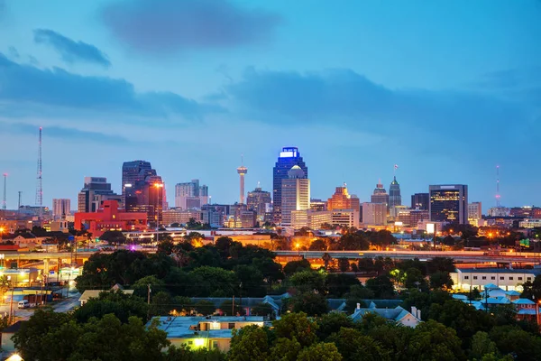 Paisaje urbano de San Antonio al atardecer —  Fotos de Stock