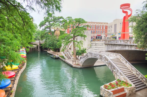 Joki kävellä San Antonio — kuvapankkivalokuva
