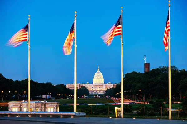 Flags in front of State Capitol building — Stock Photo, Image