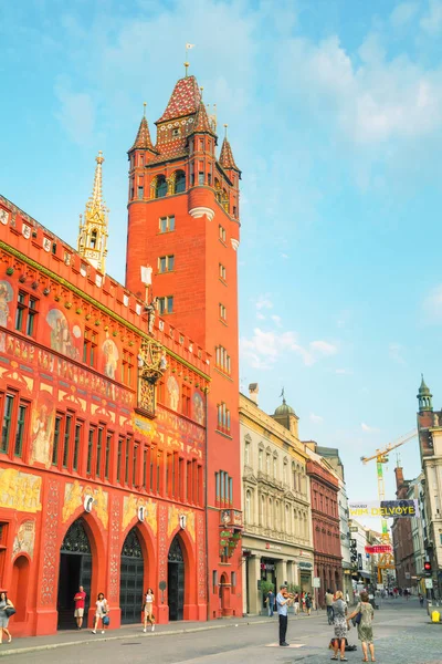 Marktplatz met het Rathaus in Bazel — Stockfoto