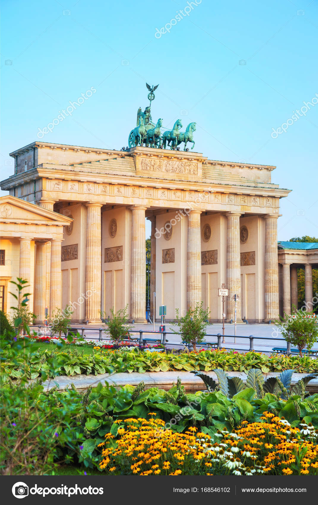 Brandenburg gate in Berlin, Germany — Stock Photo © AndreyKr 168546102