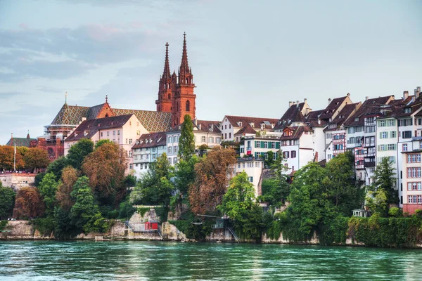 Базельский городской пейзаж в Швейцарии — стоковое фото