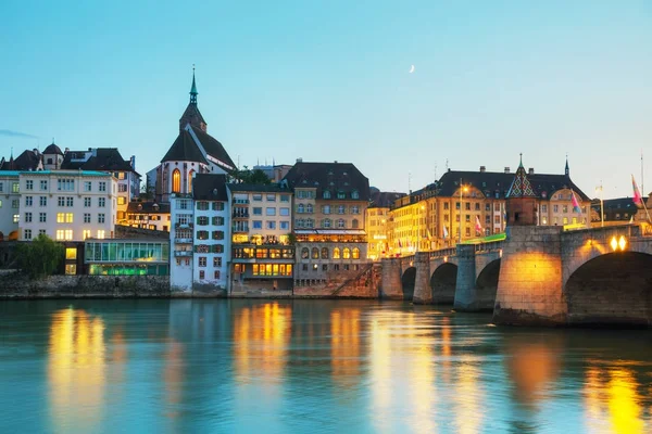 Basilea paisaje urbano en Suiza — Foto de Stock