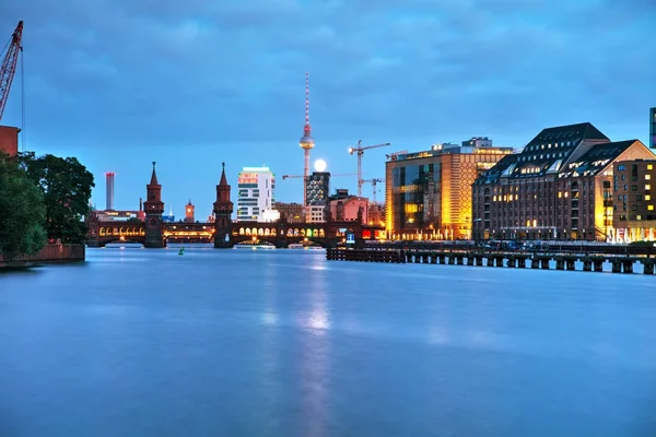 Oberbaum 다리와 함께 베를린 도시 — 스톡 사진