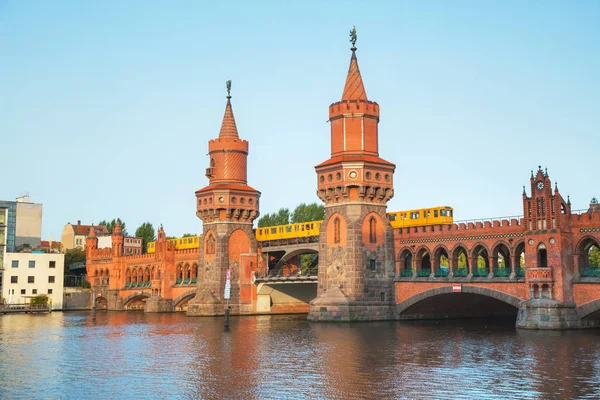 Oberbaum-brug in Berlijn — Stockfoto