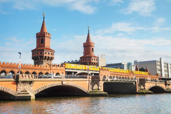 Oberbaum bridge in Berlin — Stock Photo, Image