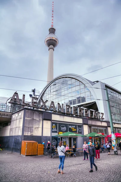 Torget Alexanderplatz i Berlin, Tyskland — Stockfoto