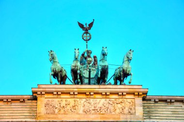 Quadriga üstüne Brandenburg Kapısı, Berlin, Almanya