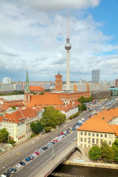 Flygfoto Över Stadsbilden Med Molnig Himmel Bakgrund — Stockfoto