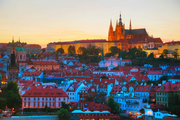 Luftaufnahme Von Prag Mit Der Vitus Kathedrale Hintergrund — Stockfoto